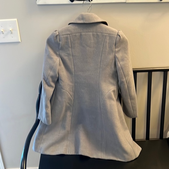 Like brand new big girls size 7/8 grey pea coat. - Picture 3 of 3
